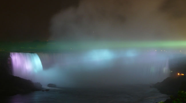 Niagara-Falls-At-Night